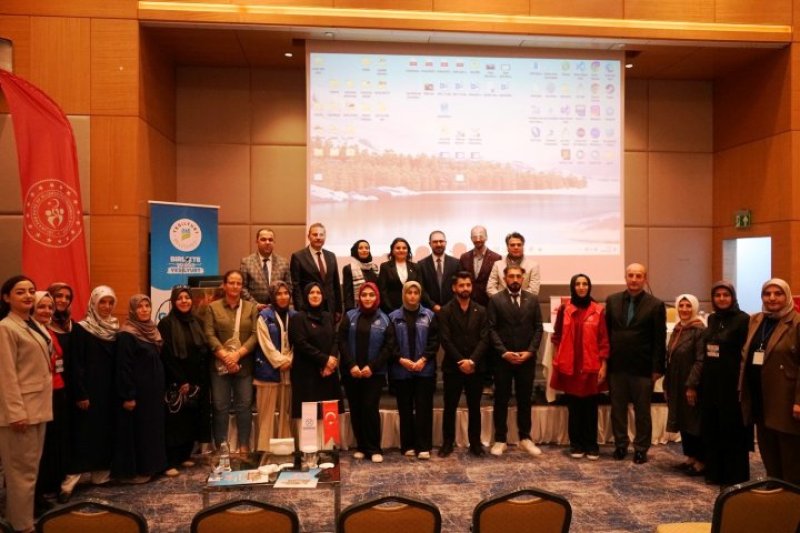 “Bağımlılıkla Mücadelede Aile ve Medya Okuryazarlığı” Paneline Yoğun İlgi!