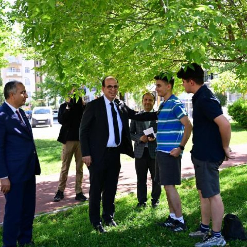 Başkan Geçit, Park Alanlarındaki Yenileme Hizmetlerini İnceledi