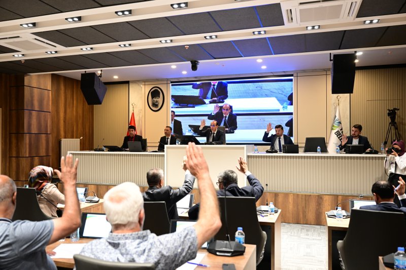 Geçmişe Takılan Değil, Geleceği Düşünen Bir Yönetim Anlayışına Sahibiz