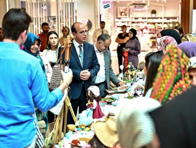 Kadınların El Emeği Göz Nuru Eserleri ‘Kurs Merkezleri-Yılsonu’ Sergisinde Beğeniye Sunuldu
