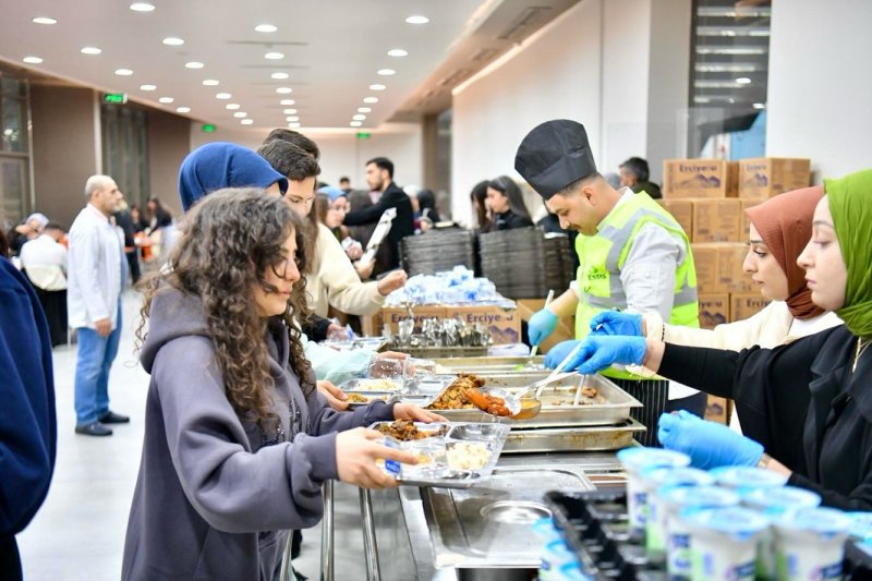 Yeşilyurt Belediyesi’nden İnönü Üniversitesi Yaşam Merkezi’nde Gönül Sofrası!