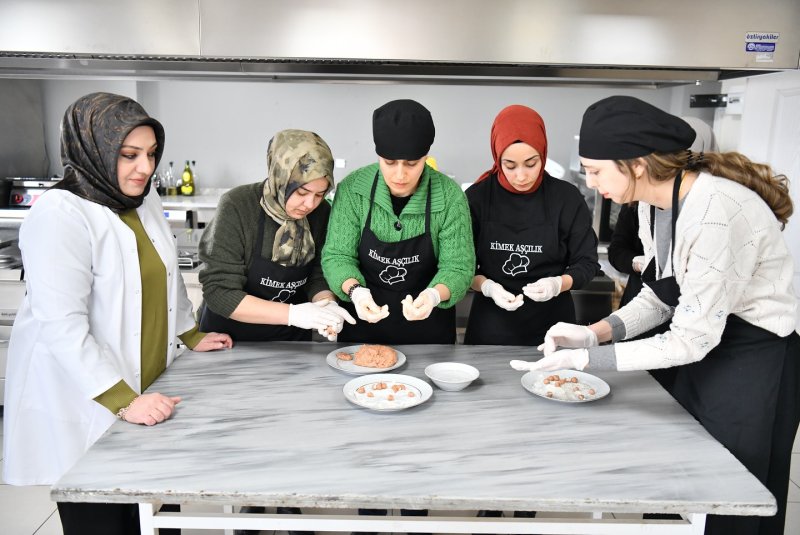 Yeşilyurt Mesleki Eğitim ve Yaşam Merkezi’nde Kurslar Tüm Hızıyla Sürüyor